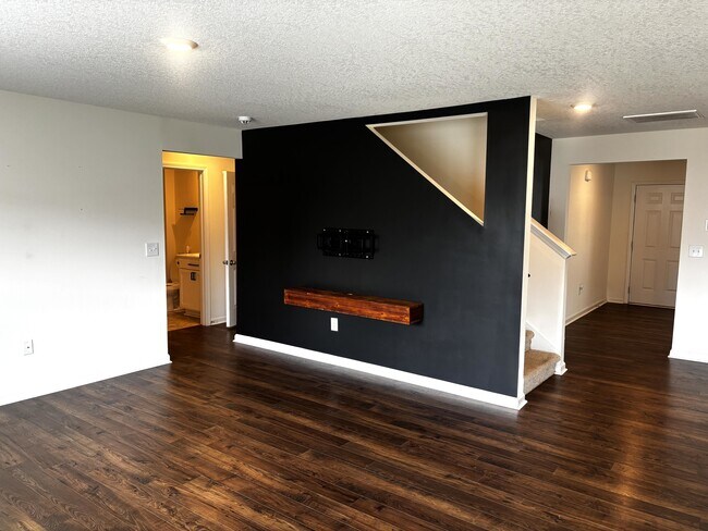Building Photo - 7523 Game Bird St