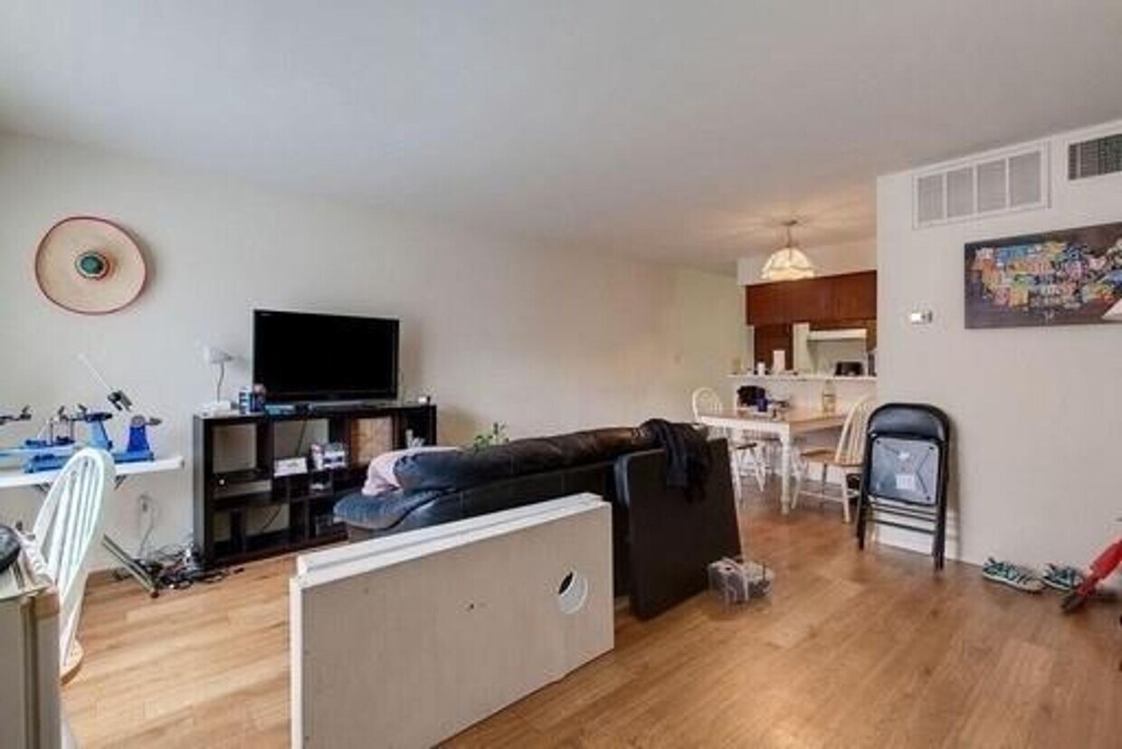 Building Photo - West Campus 1x1 @ Leon St.