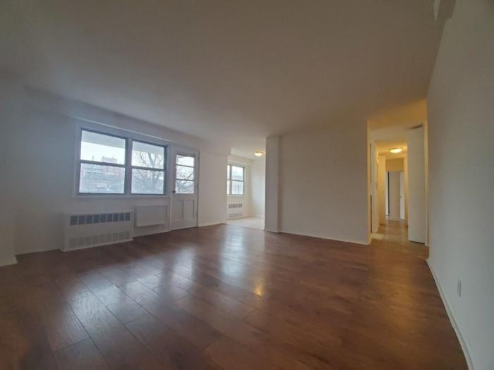 Foto principal - 2 bedroom in BRONX NY 10472