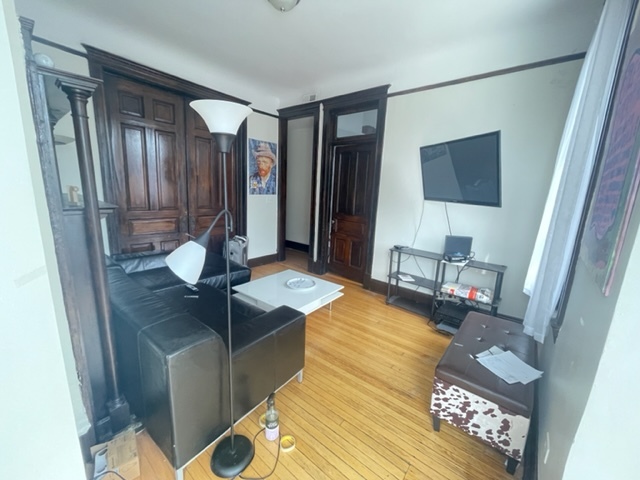 Building Photo - 1024 W Belmont Ave