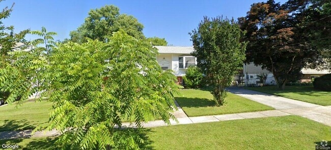 Building Photo - 4815 Camelot St