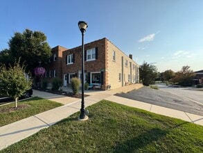 Building Photo - 3S230 Warren Ave