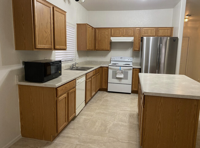 Building Photo - 814 W Cholla St