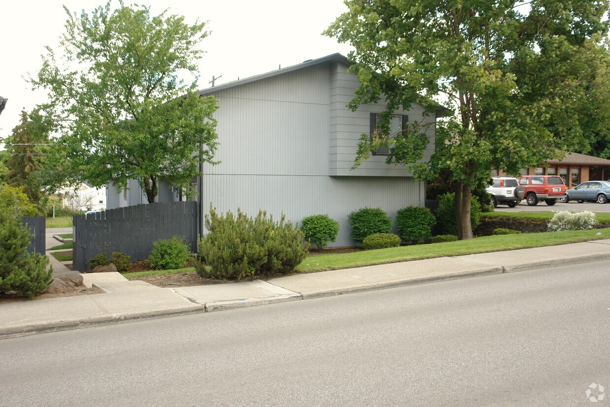 Building Photo - 3123-3137 E 29th Ave