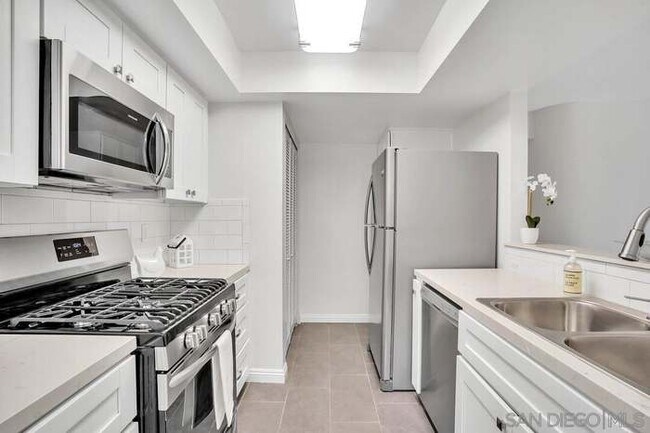 Building Photo - 9346 Twin Trails Dr