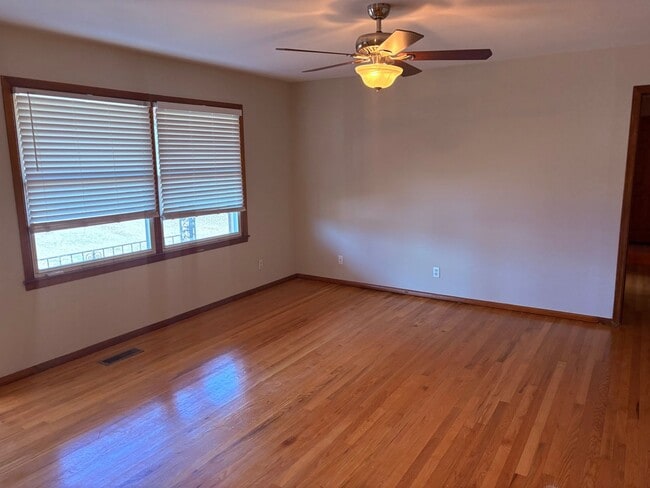 Foto del edificio - Cozy 4BR One Level Home with Extra Storage...