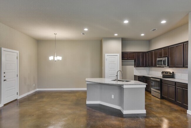 Foto del edificio - LUXURY 3 BEDROOM DUPLEX LOCATED IN MIDLOTH...