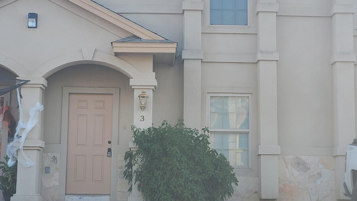 Primary Photo - 1007 Emerald Valley Dr