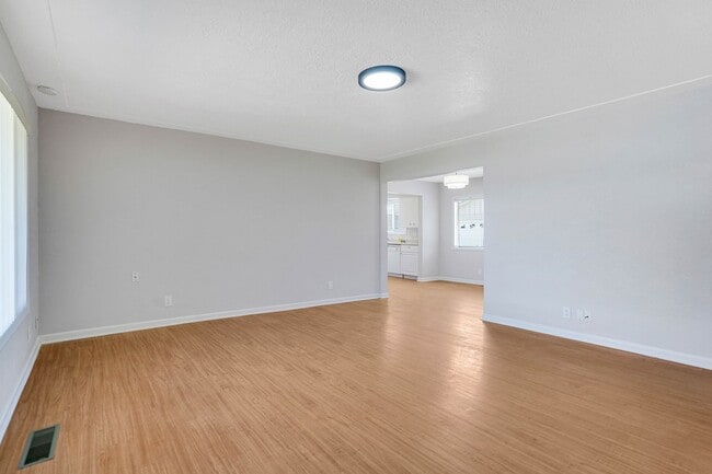 Building Photo - Well kept 3 bed, 1 bath in NE Salem