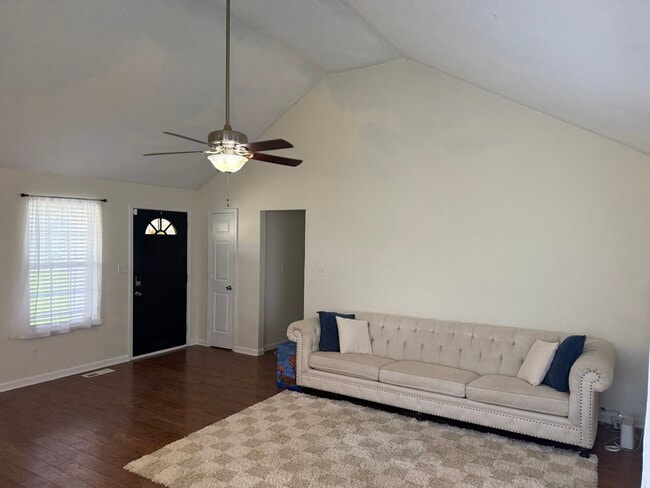 Building Photo - 513 Gainey Dr
