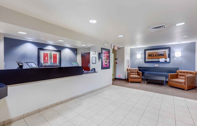 Lobby and Guest Check-in - Furnished Studio - Lubbock