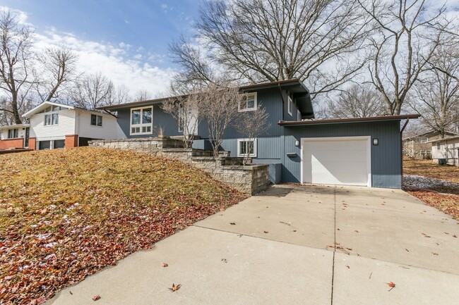 Foto del edificio - Cute Mid Century Modern Home in Central Co...