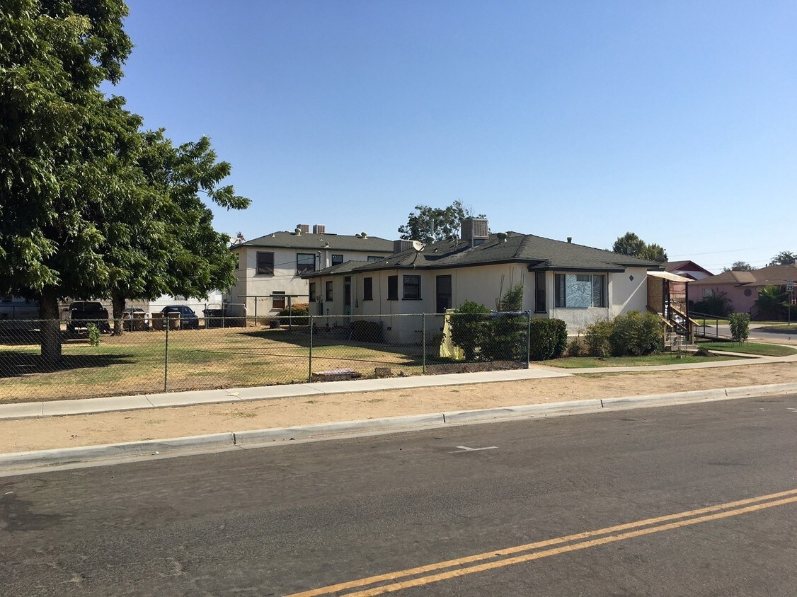 Primary Photo - 213 Bedford Way