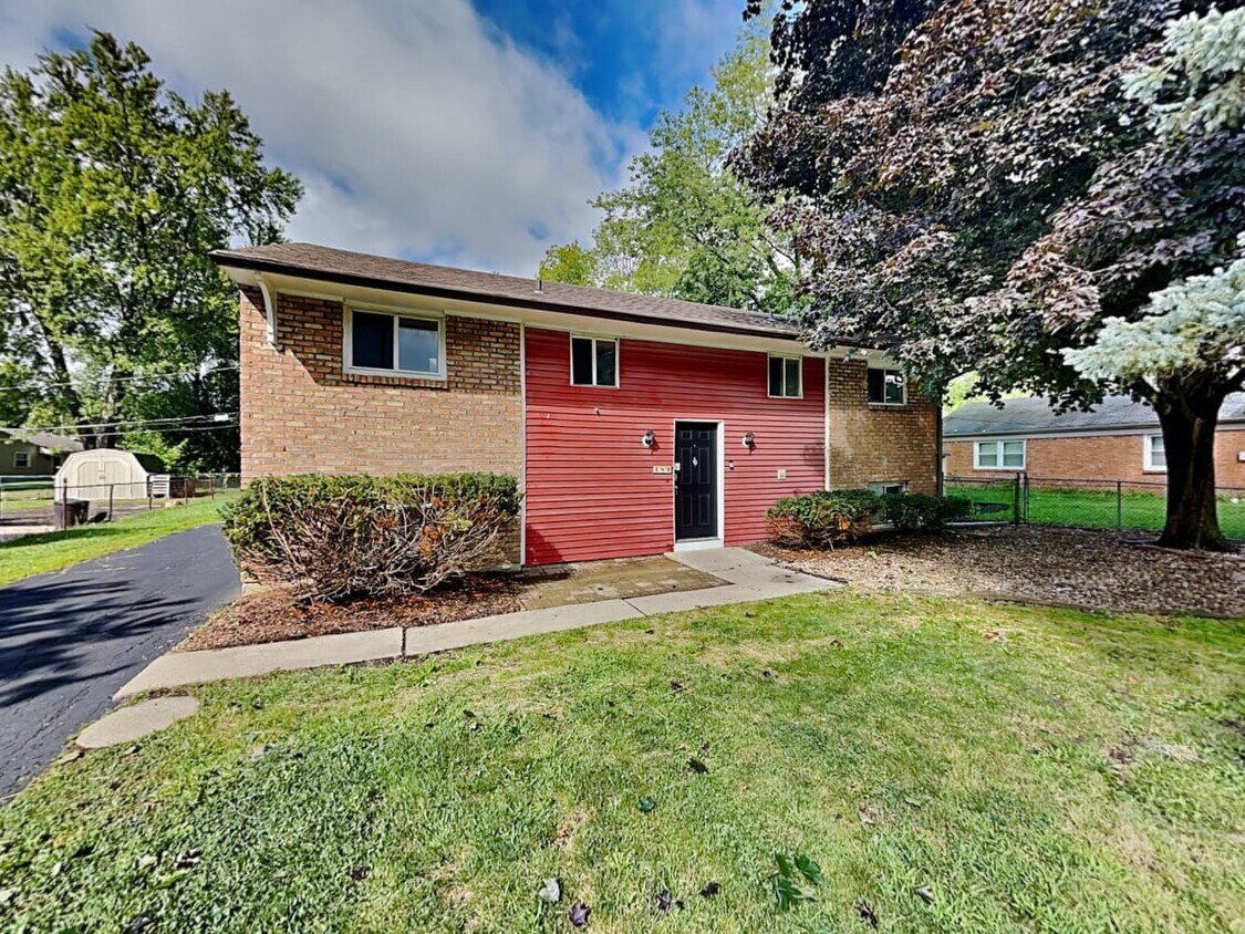 Primary Photo - 189 N Pinecrest Rd