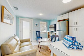 Building Photo - 3222 Gulf Dr