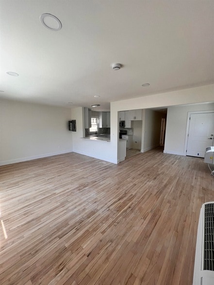 Building Photo - 72 69th St