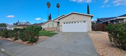 Building Photo - 355 Spindrift Way