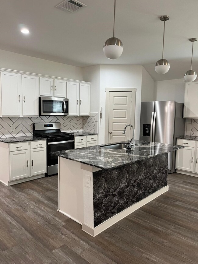 Building Photo - 7715 Windmeadow Dr