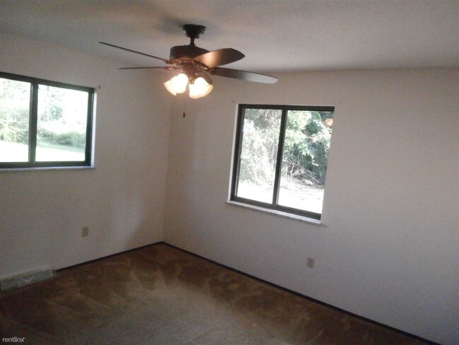 Building Photo - 2 br, 1 bath Duplex - 3236 Ramond St
