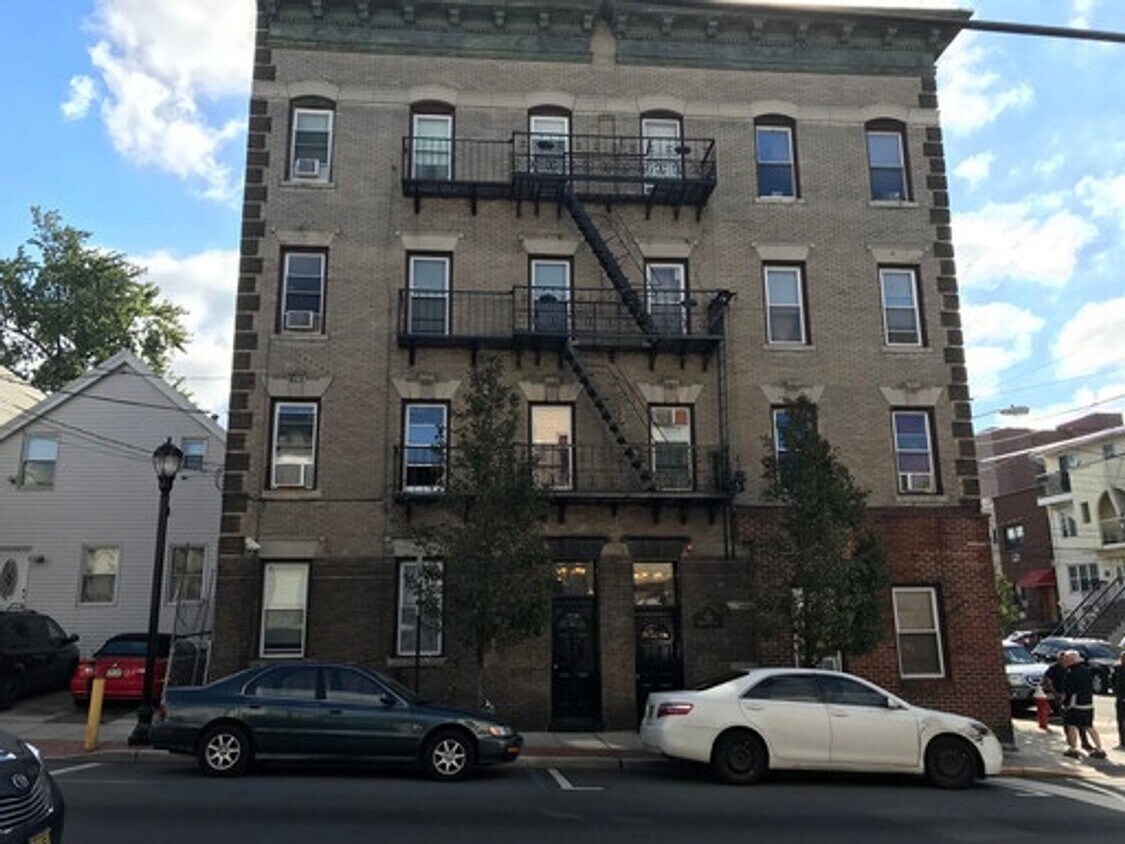 Primary Photo - 702 Bergenline Ave