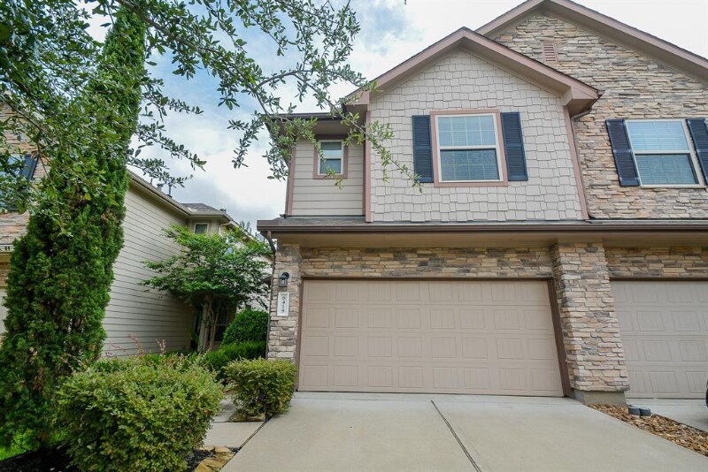 Foto principal - 6419 Calgary Woods Ln