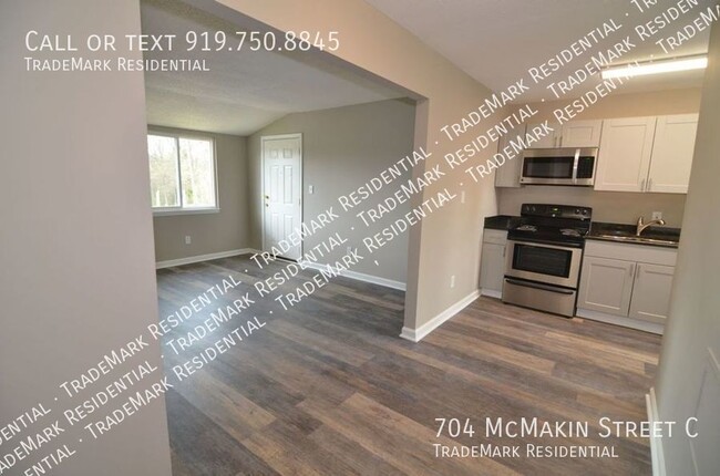 Building Photo - Modern Apartment minutes from Downtown Ral...