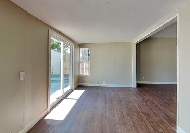 Foto del edificio - 6953 Donna Ave