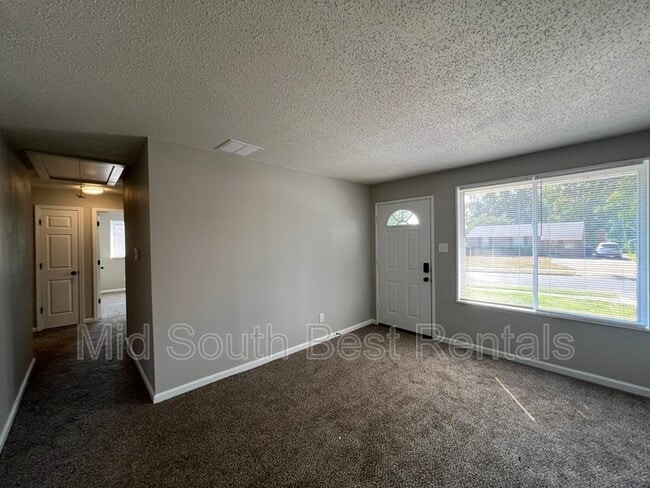 Building Photo - 3322 Formosa Rd