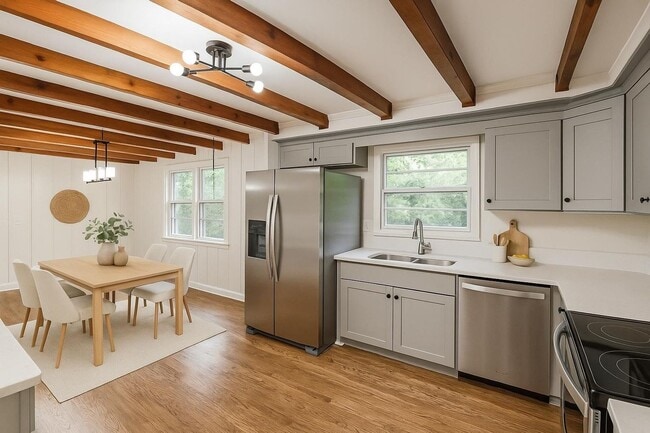 Building Photo - 418 Foothill Dr