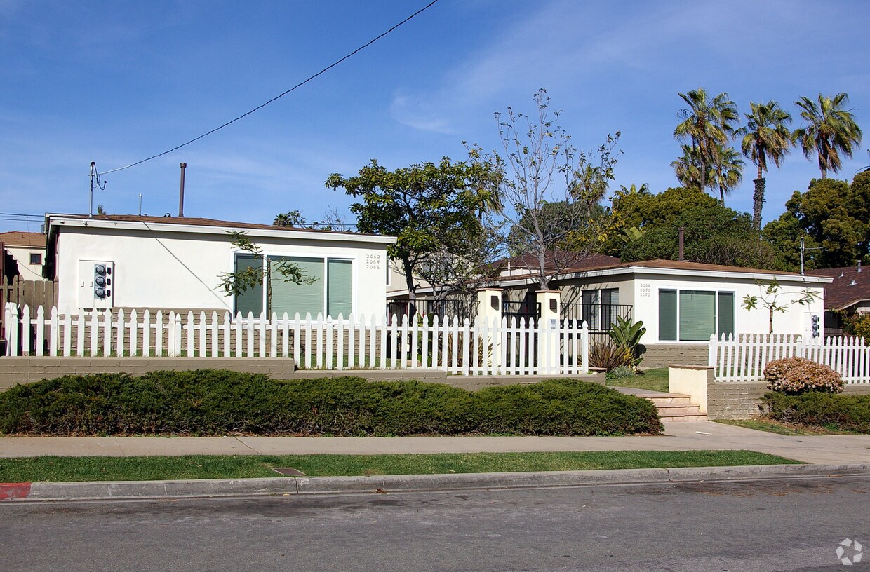Primary Photo - 2062-2072 Oliver Ave