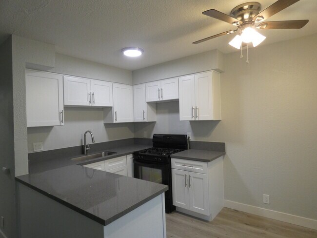 Building Photo - 1056 Walnut Ave