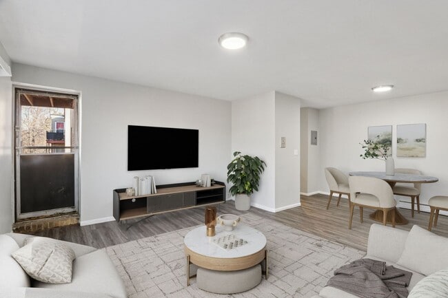 Building Photo - 10 Thorn St