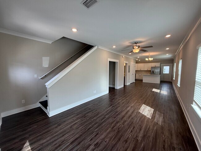 Building Photo - 202 Date Palm Ln