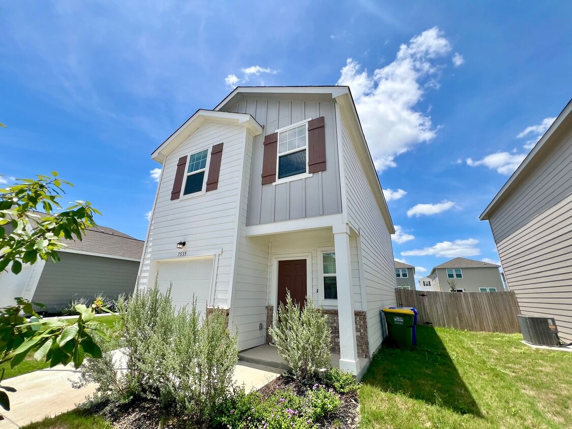 Primary Photo - **APPLICATION RECEIVED** **MOVE-IN SPECIAL...