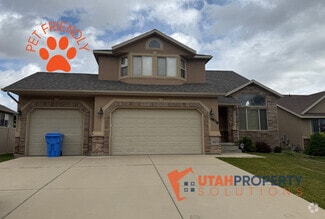 Building Photo - 4638 Seminole Cir