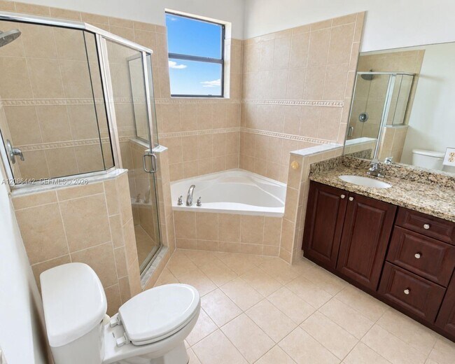 Foto del edificio - 353 NE 37th Pl