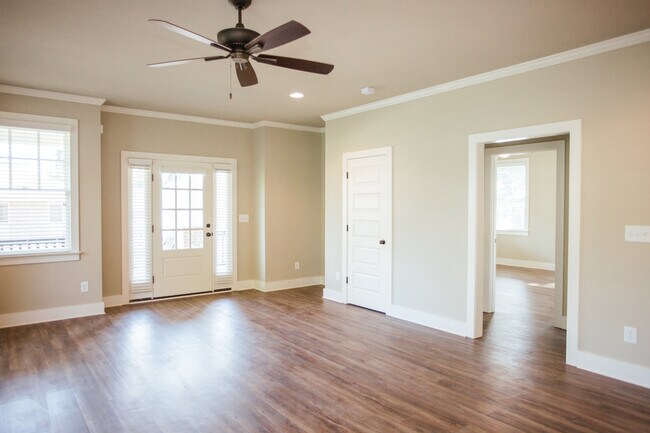 Foto del edificio - 139 E Cloverhurst Ave