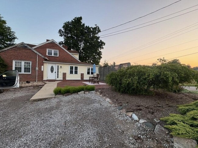 Building Photo - 4 bedroom 2 bath house in Blacksburg VA