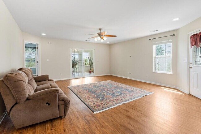 Foto del edificio - 10557 Maine Dr