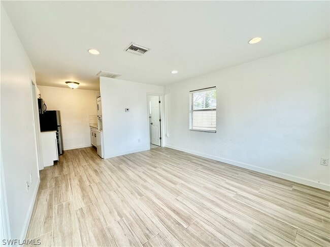 Building Photo - 4241 Tarpon Ave