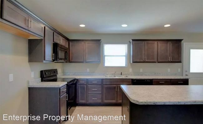 Foto del edificio - 3 br, 2 bath House - 5466 S Main St
