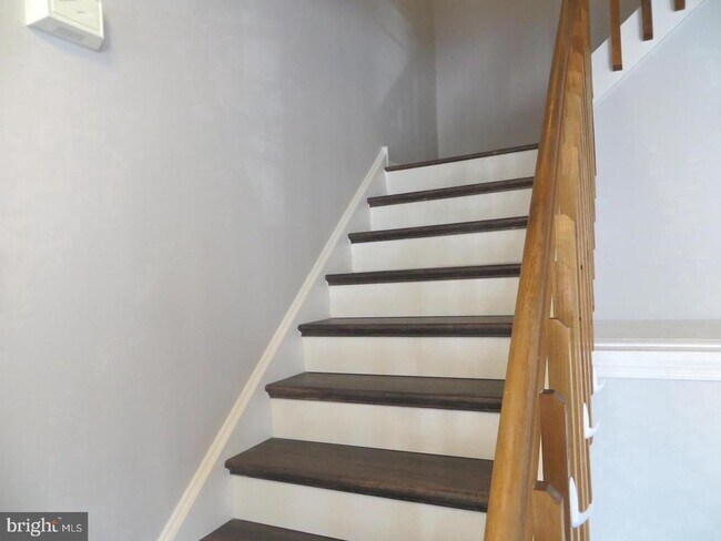 Building Photo - 3606 N Carriage Ct