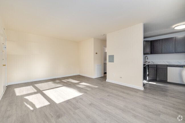 2BR, 1BA - 700SF - Living Room - Springfield Green Apartments