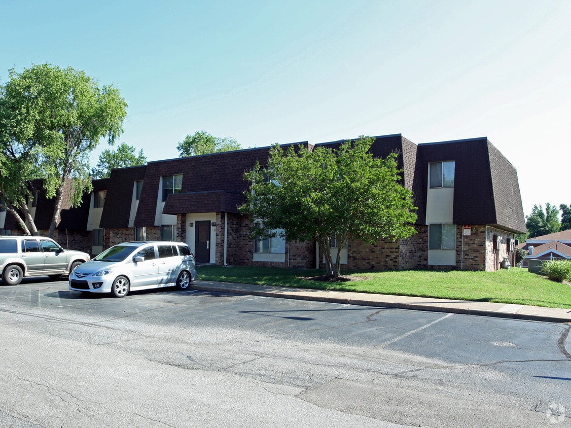 Building Photo - Surrey Apartments