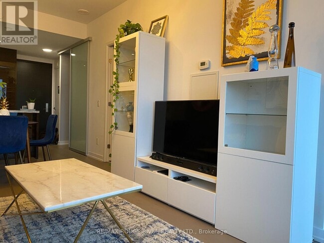 Building Photo - 488 University Ave