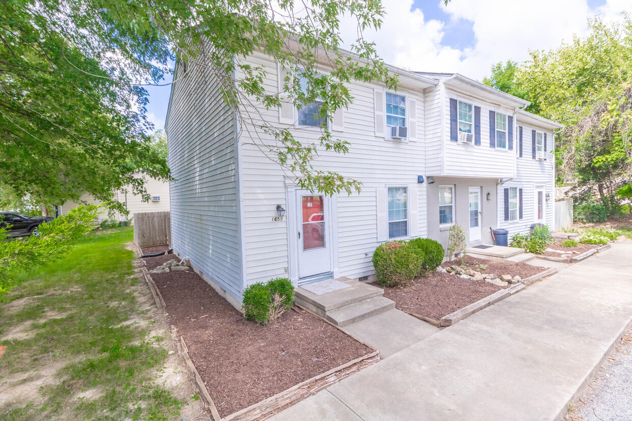 Foto principal - 1655 W Amos Dr