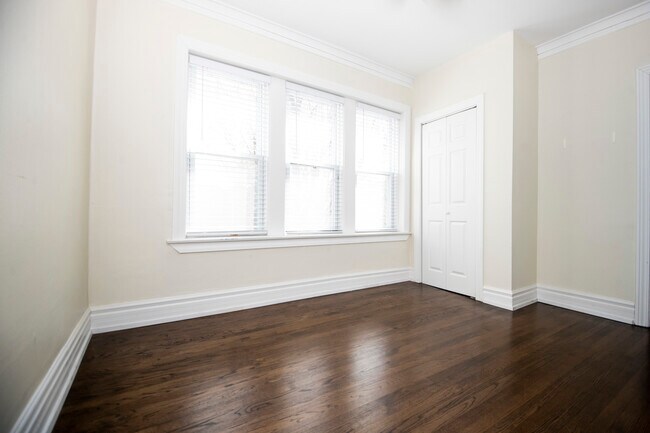 Building Photo - 3701 N Hoyne Ave