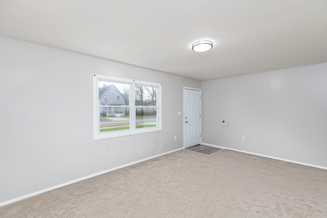 Building Photo - 2311 Harmont Ave NE
