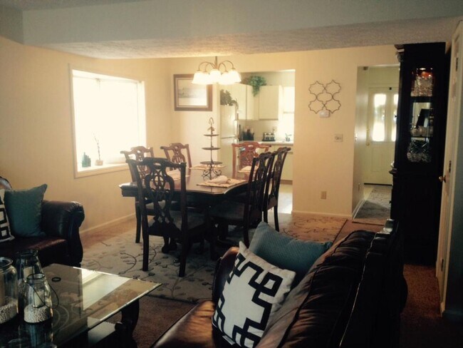 Foto del edificio - Braemar Townhomes Large 3 Bedroom w/ garage