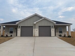 Building Photo - 102 Leon Ln